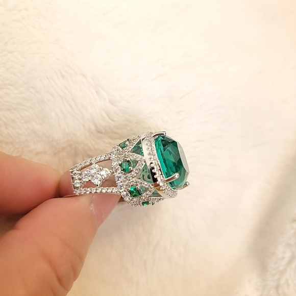 ring - Picture 2 of 4